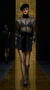 dolce-and-gabbana-women-fall-winter-24-25-fashion-show-look-27.thumb.jpg.ecf9259607d92dbdffa62cd7d8dbe97e.jpg