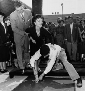 grauman.thumb.jpg.90d0201395350441719dfdac50b7eb5d.jpg