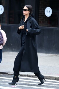 irina-shayk-out-in-new-york-01-31-2024-1.jpg