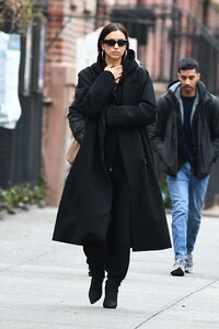 irina-shayk-out-in-new-york-01-31-2024-3.jpg