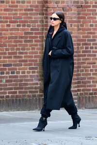 irina-shayk-out-in-new-york-01-31-2024-6.jpg