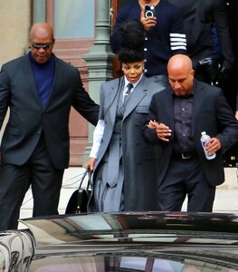 janet-jackson-thom-browne-fashion-show-in-paris-10-03-2022-3.jpg