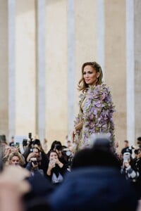 jennifer-lopez-arriving-at-elie-saab-show-in-paris-01-24-2024-0.jpg