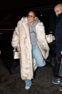 jennifer-lopez-arriving-in-paris-01-21-2024-1.jpg