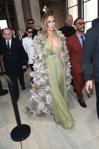 jennifer-lopez-at-elie-saab-show-in-paris-01-24-2024-12.jpg