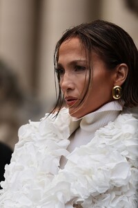 jennifer-lopez-at-the-schiaparelli-fashion-show-in-paris-01-22-2024-6.jpg