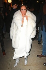 jennifer-lopez-at-the-snl-after-party-mermaid-oyster-bar-in-new-york-02-03-2024-0.jpg