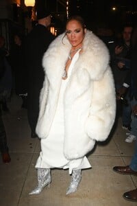 jennifer-lopez-at-the-snl-after-party-mermaid-oyster-bar-in-new-york-02-03-2024-2.jpg