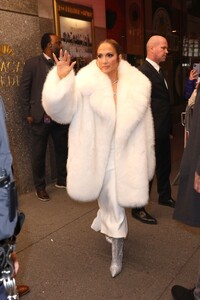 jennifer-lopez-at-the-snl-after-party-mermaid-oyster-bar-in-new-york-02-03-2024-4.jpg