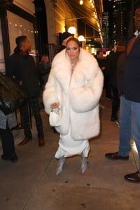 jennifer-lopez-at-the-snl-after-party-mermaid-oyster-bar-in-new-york-02-03-2024-6.jpg