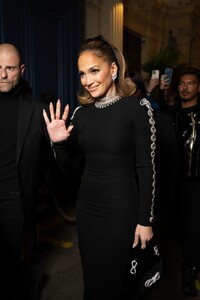 jennifer-lopez-leaving-the-valentino-fashion-show-in-paris-01-24-2024-0.jpg