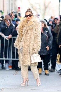 jennifer-lopez-promotes-her-billboard-in-times-square-in-nyc-02-15-2024-6.jpg