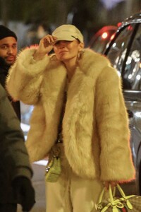 jennifer-lopez-street-style-new-york-02-01-2024-3.jpg