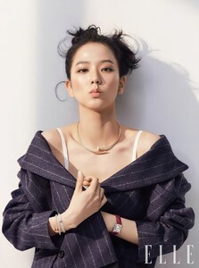 jisoo-for-elle-magazine-korea-january-2021-3.jpg