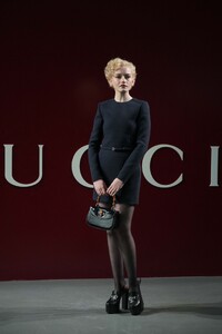 julia-garner-at-gucci-show-during-milan-fashion-week-02-23-2024-2.jpg