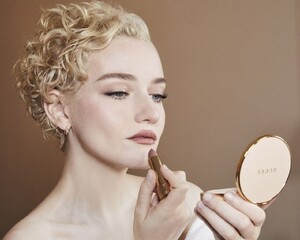 julia-garner-gucci-glass-skin-at-milan-fashion-week-for-elle-magazine-february-2024-0.jpg