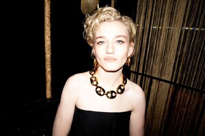 julia-garner-w-magazine-grammy-s-afterparty-photo-shoot-february-2024-2.jpg