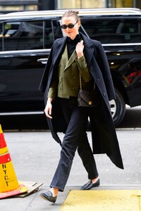 karlie-kloss-street-style-new-york-01-30-2024-0.jpg