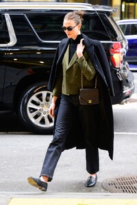 karlie-kloss-street-style-new-york-01-30-2024-2.jpg