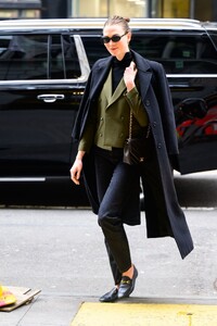 karlie-kloss-street-style-new-york-01-30-2024-6.jpg