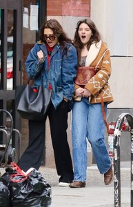 katie-holmes-and-suri-cruise-out-in-manhattan-s-soho-neighborhood-02-12-2024-3.jpg