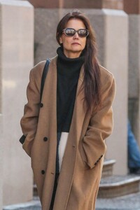 katie-holmes-in-a-wool-coat-and-black-turtleneck-sweater-in-new-york-02-09-2024-2.thumb.jpg.30a73c76b261e387d52c099737a2f138.jpg