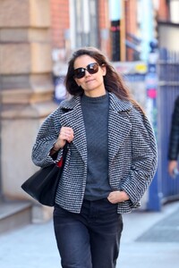 katie-holmes-street-style-new-york-02-05-2024-2.thumb.jpg.8e7f1fb2decd66bf087aa0d53713bbb2.jpg