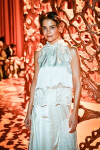 katie-holmes-ulla-johnson-fashion-show-at-new-york-fashion-week-02-11-2024-0.jpg