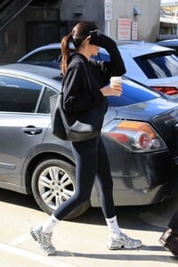 kendall-jenner-in-casual-outfit-in-los-angeles-02-09-2024-5.jpg