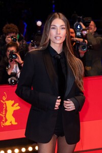 lorena-rae-at-small-things-like-these-premiere-and-74th-berlinale-opening-red-carpet-02-15-2024-3.thumb.jpg.4694c152b186c66f71318bfa70ba492a.jpg