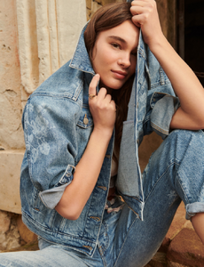 lucky-laura-ashley-oversized-denim-jacket-786x1024.thumb.png.ee1338b05b78c87a605ffd5bfc6703fd.png