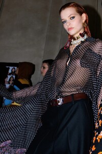 mfw_f23_backstage_etro_acielle_021.thumb.jpg.64c668bc3c20278e7b8c2b4a1068e1b2.jpg