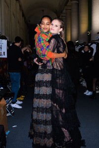 mfw_f23_backstage_etro_acielle_024.thumb.jpg.35a86d90b71f4a9892a8b95c2f700e25.jpg