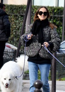 natalie-portman-in-the-champ-de-mars-gardens-in-paris-01-27-2024-2.jpg