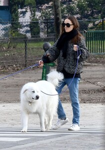 natalie-portman-in-the-champ-de-mars-gardens-in-paris-01-27-2024-3.jpg