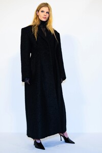 pfw_f23_backstage_givenchy_acielle_023.thumb.jpg.0eb9f7d0b26d1aaa485ab90800996b55.jpg
