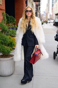 rachel-zoe-returning-to-her-hotel-in-new-york-02-12-2024-1.jpg