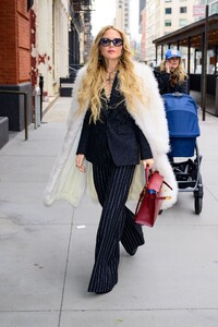 rachel-zoe-returning-to-her-hotel-in-new-york-02-12-2024-3.jpg