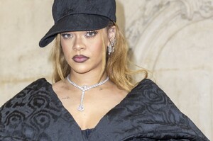 rihanna-christian-dior-show-at-paris-fashion-week-01-22-2024-14.jpg