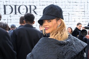 rihanna-christian-dior-show-at-paris-fashion-week-01-22-2024-4.jpg