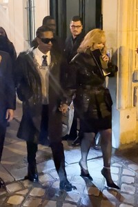 rihanna-exit-from-the-palais-de-l-elysee-in-paris-01-24-2024-0.jpg