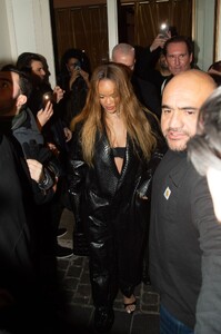 rihanna-leaving-the-siena-restaurant-in-paris-01-22-2024-0.jpg