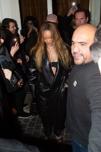 rihanna-leaving-the-siena-restaurant-in-paris-01-22-2024-2.jpg