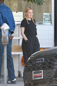 rumer-willis-debuts-new-hairstyle-west-hollywood-11-02-2023-5.jpg