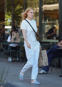 rumer-willis-in-all-white-ensemble-shopping-at-erewhon-market-in-studio-city-01-23-2024-6.jpg