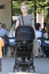 rumer-willis-out-in-studio-city-11-24-2023-6.thumb.jpg.cd71a22c330862b0762bdc8543c4e214.jpg