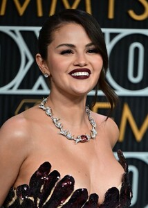 selena-gomez-2024-primetime-emmy-awards-10.jpg