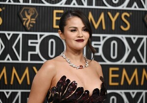 selena-gomez-2024-primetime-emmy-awards-11.jpg