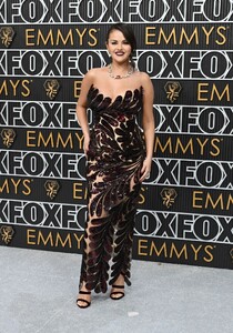 selena-gomez-2024-primetime-emmy-awards-12.jpg