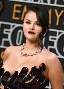 selena-gomez-2024-primetime-emmy-awards-9.jpg